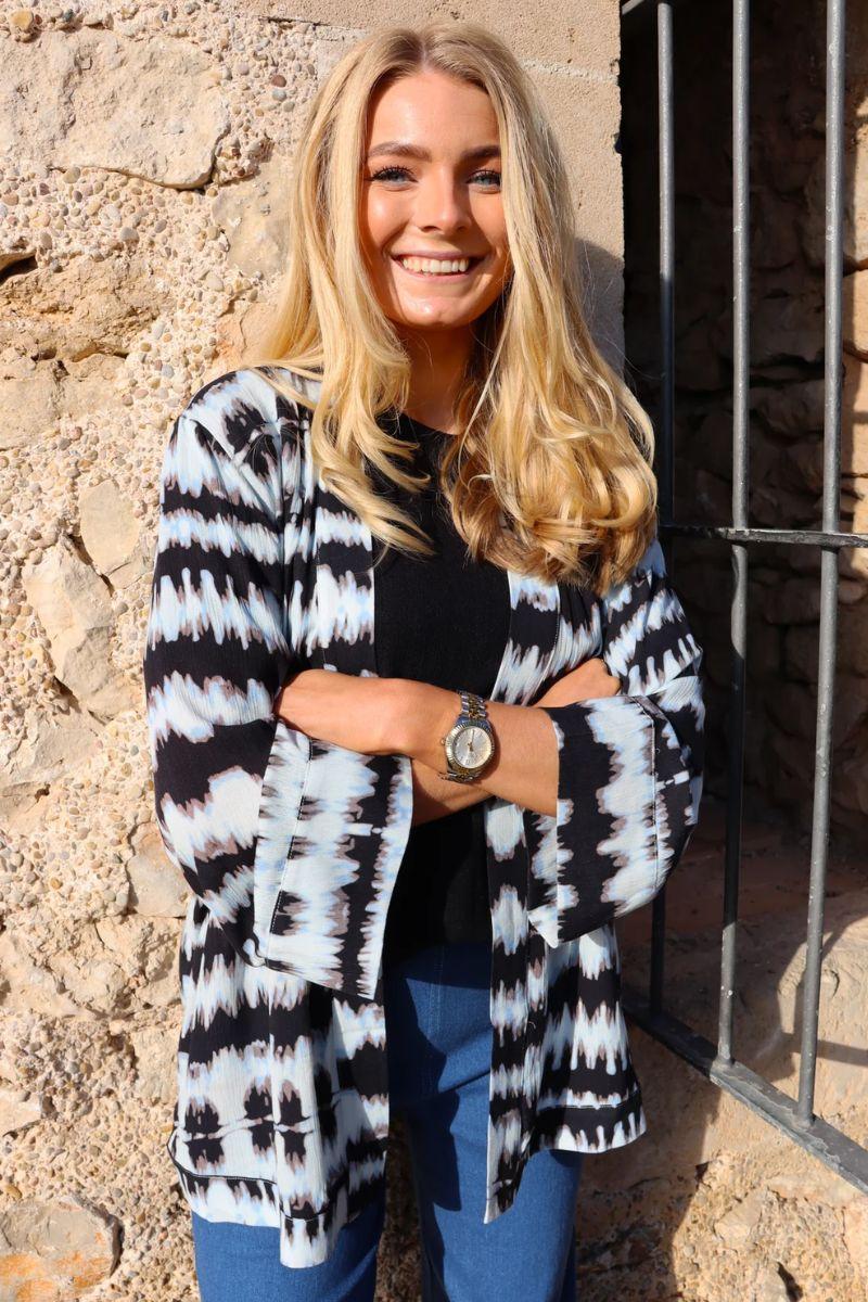 Tine Tie Dye Kimono | Black Blue Tie Dye | Kimono fra Liberté