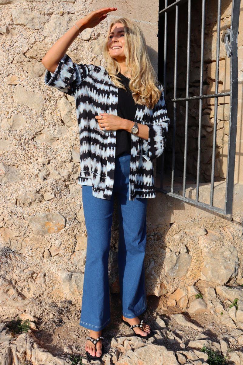Tine Tie Dye Kimono | Black Blue Tie Dye | Kimono fra Liberté