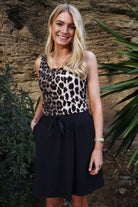 Alma Turn Top | Big Lux Leo Fossil | Bluse fra Liberté