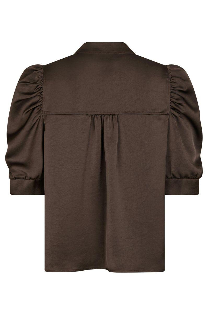 Roella Heavy Sateen Blouse | Dark Brown | Bluse fra Neo Noir