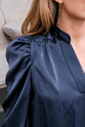Rosslyn Heavy Sateen Blus | Midnattsblå | Bluse från Neo Noir