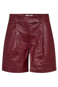 Phoebe Lädershorts med Plissering 31458 | Vinröd