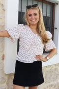 Blus med opalmönster | Rosa blomma