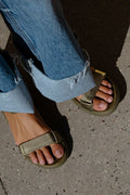Linje | Mörk oliv | Sandaler från Woden
